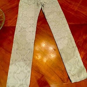 Guess skinny jeans size 24 snake print gray